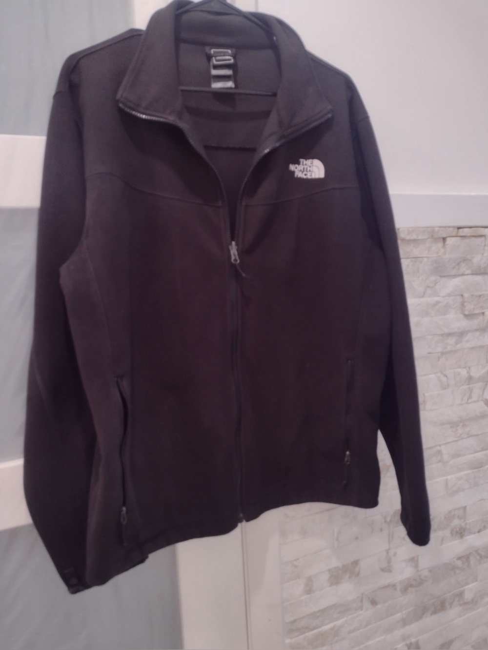 The North Face Men’s Black Full-Zip Lightweight Fleece Jacket